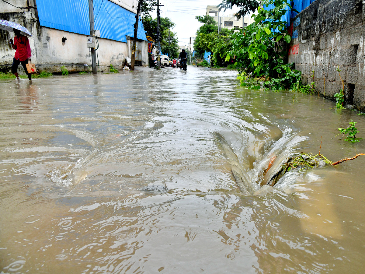 Heavy Rains in Hyderabad Photos - Sakshi14