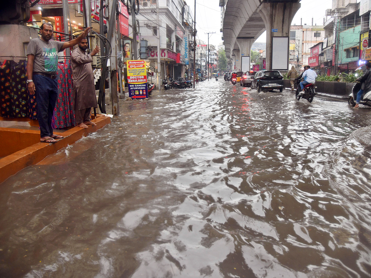 Heavy Rains in Hyderabad Photos - Sakshi17