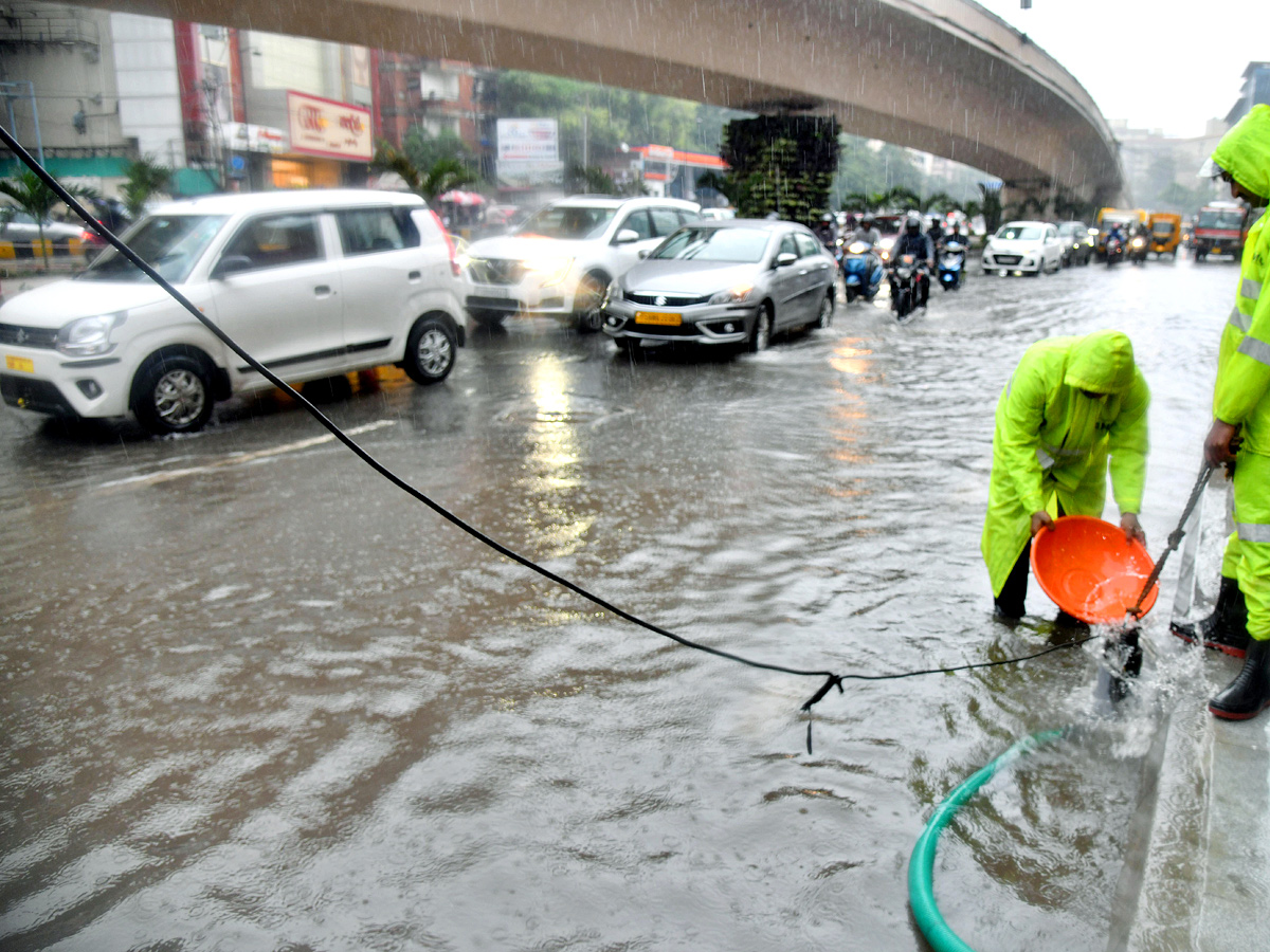 Heavy Rains in Hyderabad Photos - Sakshi19