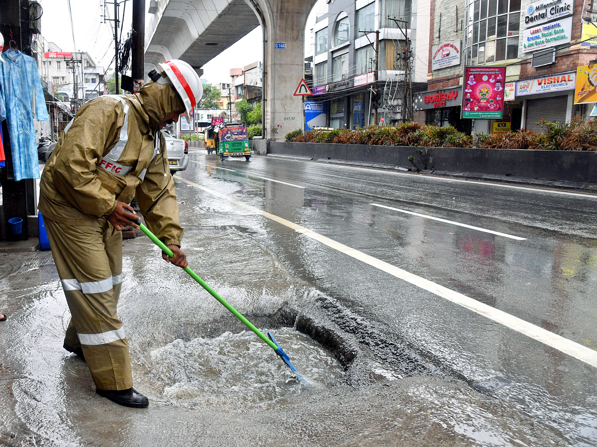 Heavy Rains in Hyderabad Photos - Sakshi28