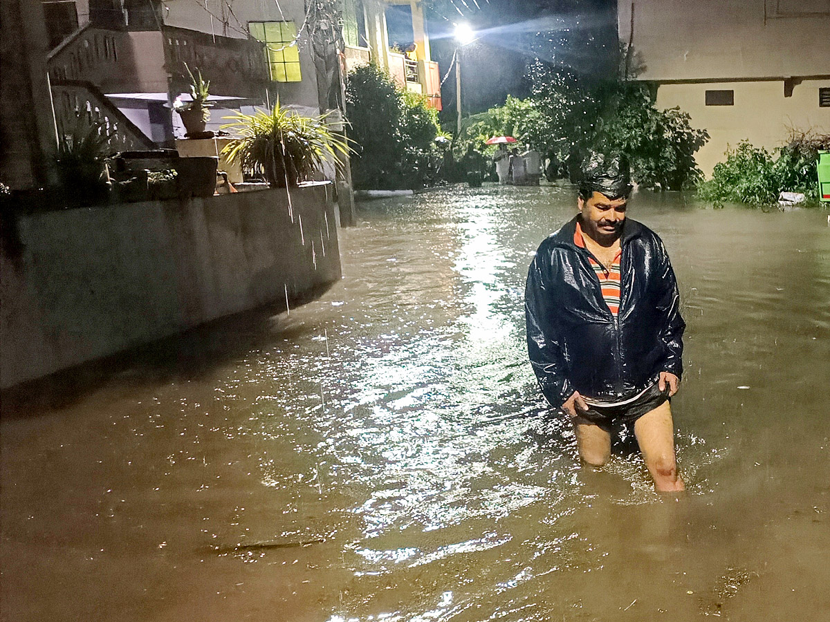 Heavy Rains in Hyderabad Photos - Sakshi31