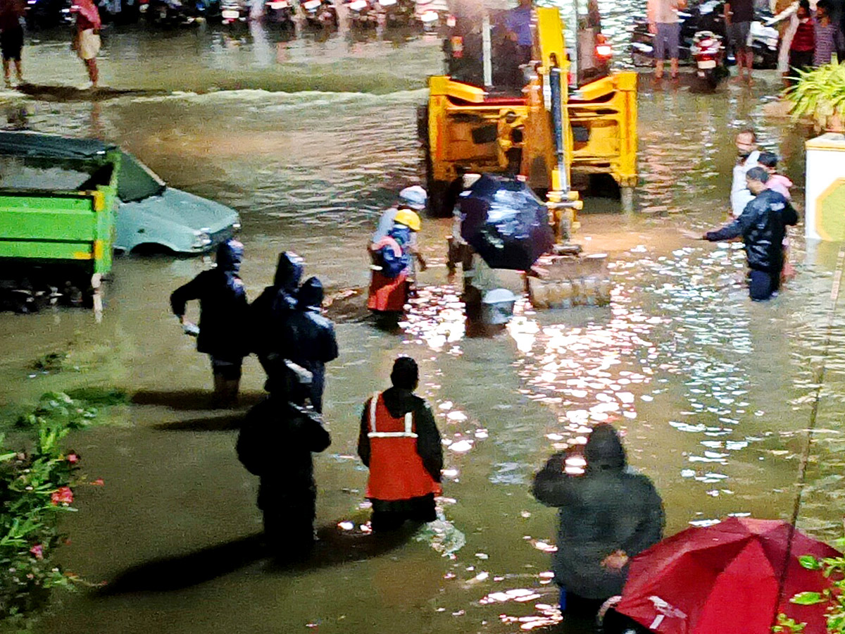 Heavy Rains in Hyderabad Photos - Sakshi33