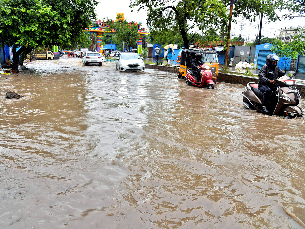 Heavy Rains in Hyderabad Photos - Sakshi7