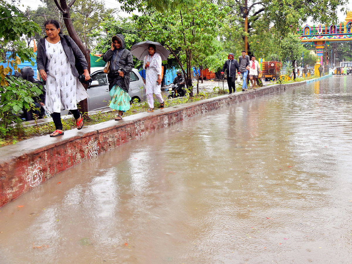 Heavy Rains in Hyderabad Photos - Sakshi8