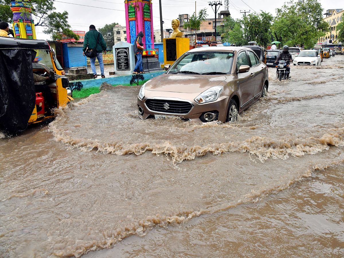 Heavy Rains in Hyderabad Photos - Sakshi10