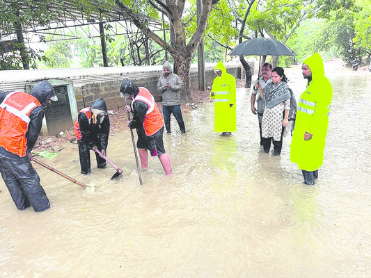 చందానగర్‌లో..16