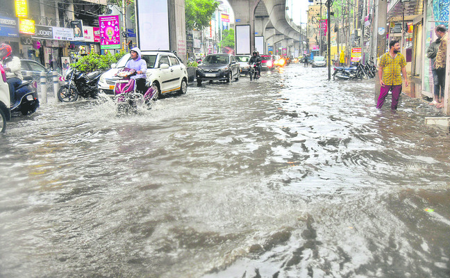 అమీర్‌పేట ధరమ్‌ కరమ్‌ రోడ్డులో..4