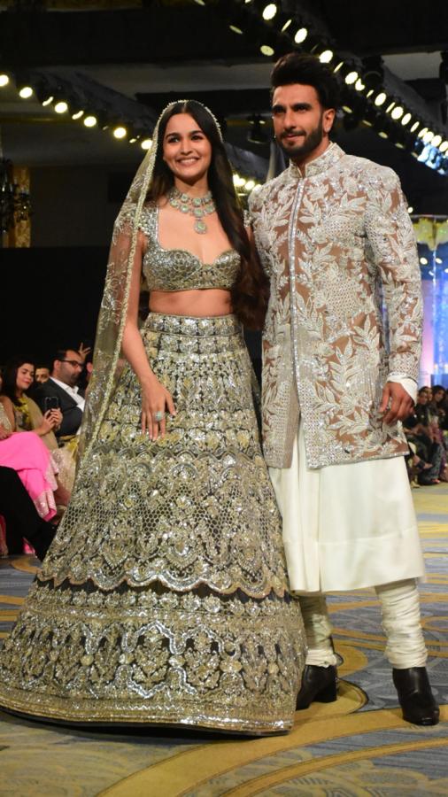 Deepika and Ranbir Kapoor at Manish Malhotra Mijwan 2018 Rare Photos - Sakshi5