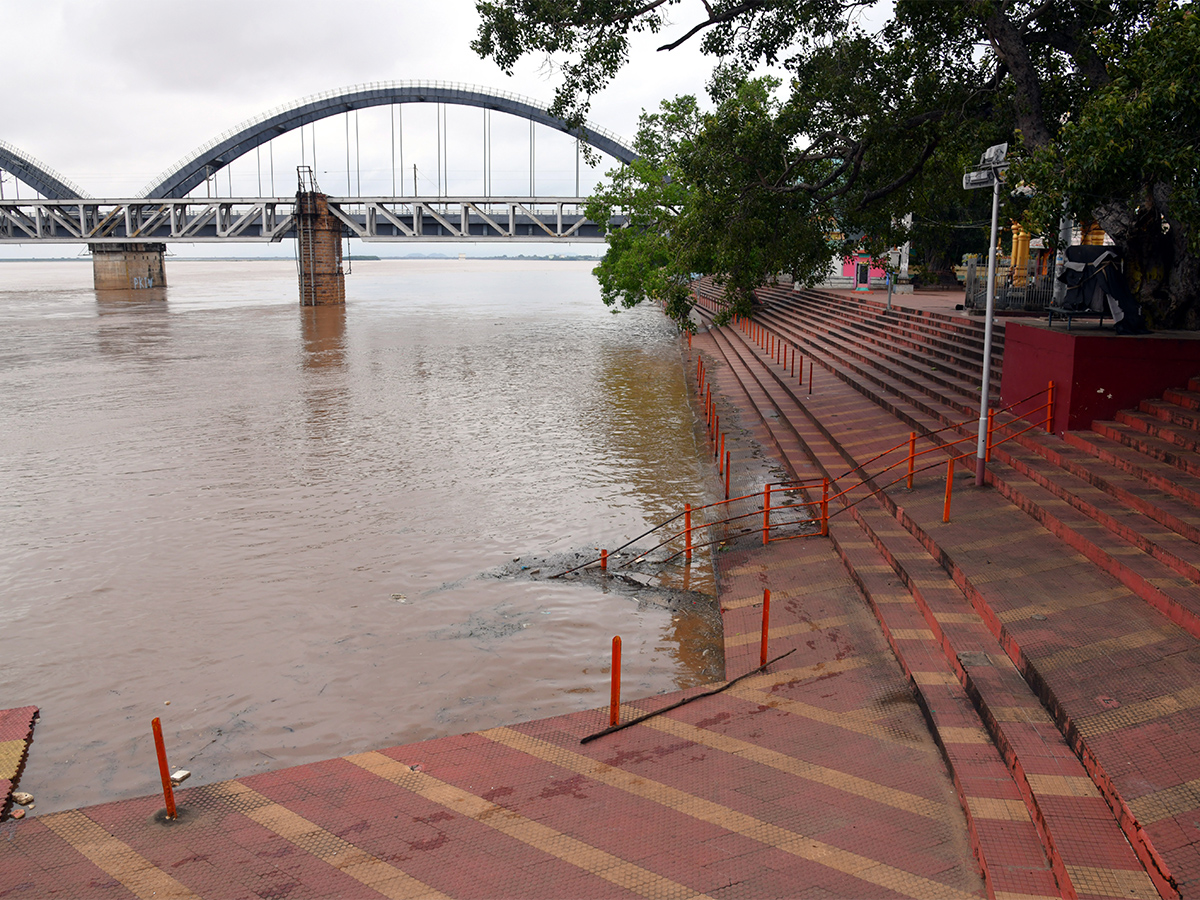 Heavy rain Rajamahendravaram Pics - Sakshi12