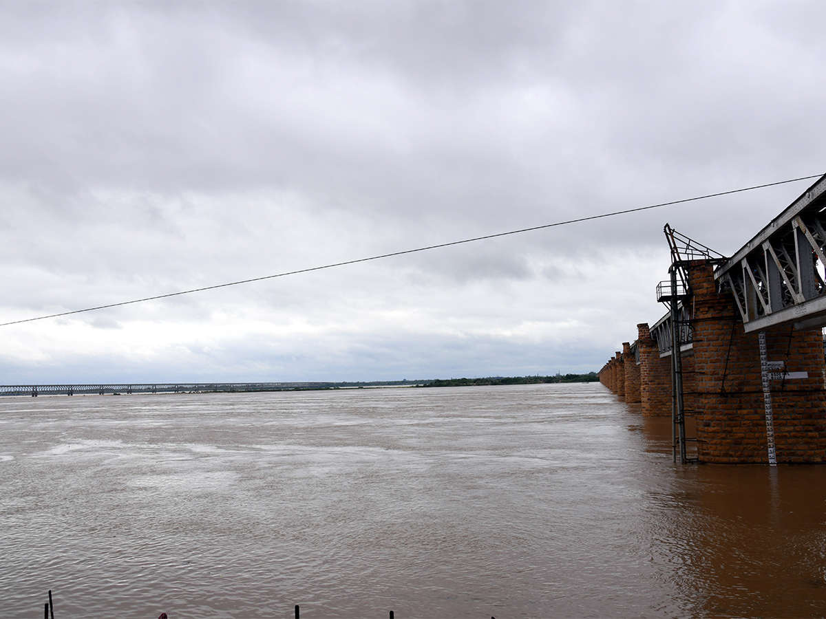 Heavy rain Rajamahendravaram Pics - Sakshi13