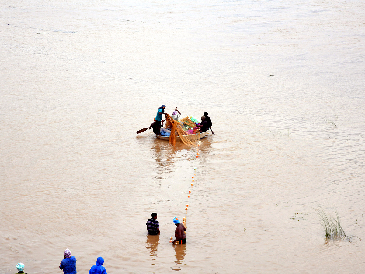 Heavy rain Rajamahendravaram Pics - Sakshi16