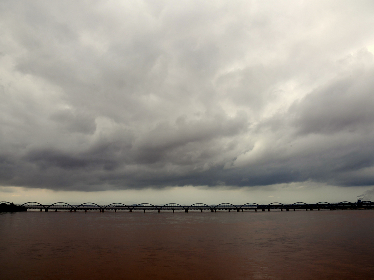 Heavy rain Rajamahendravaram Pics - Sakshi19