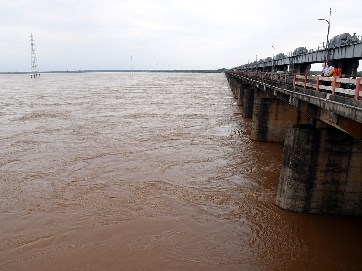 Heavy rain Rajamahendravaram Pics - Sakshi25