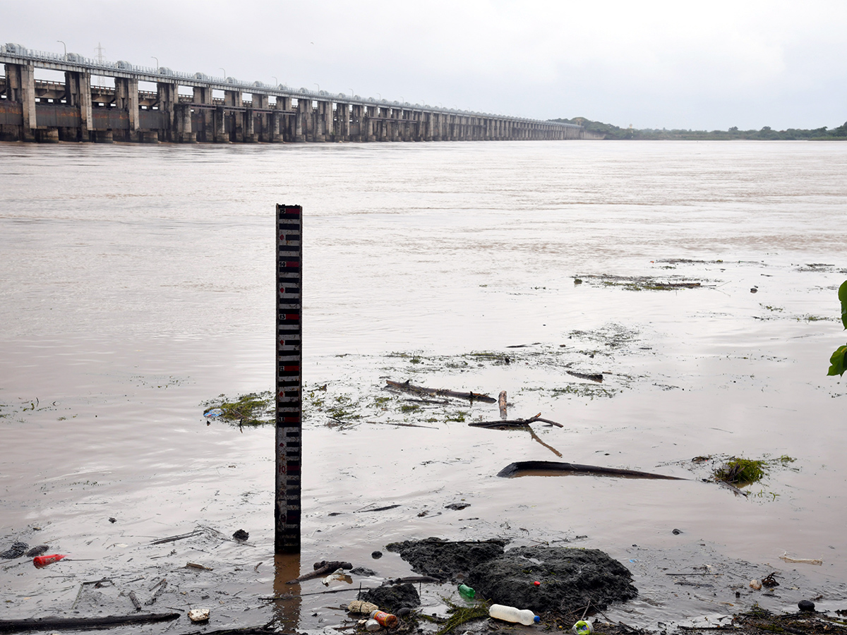 Heavy rain Rajamahendravaram Pics - Sakshi3