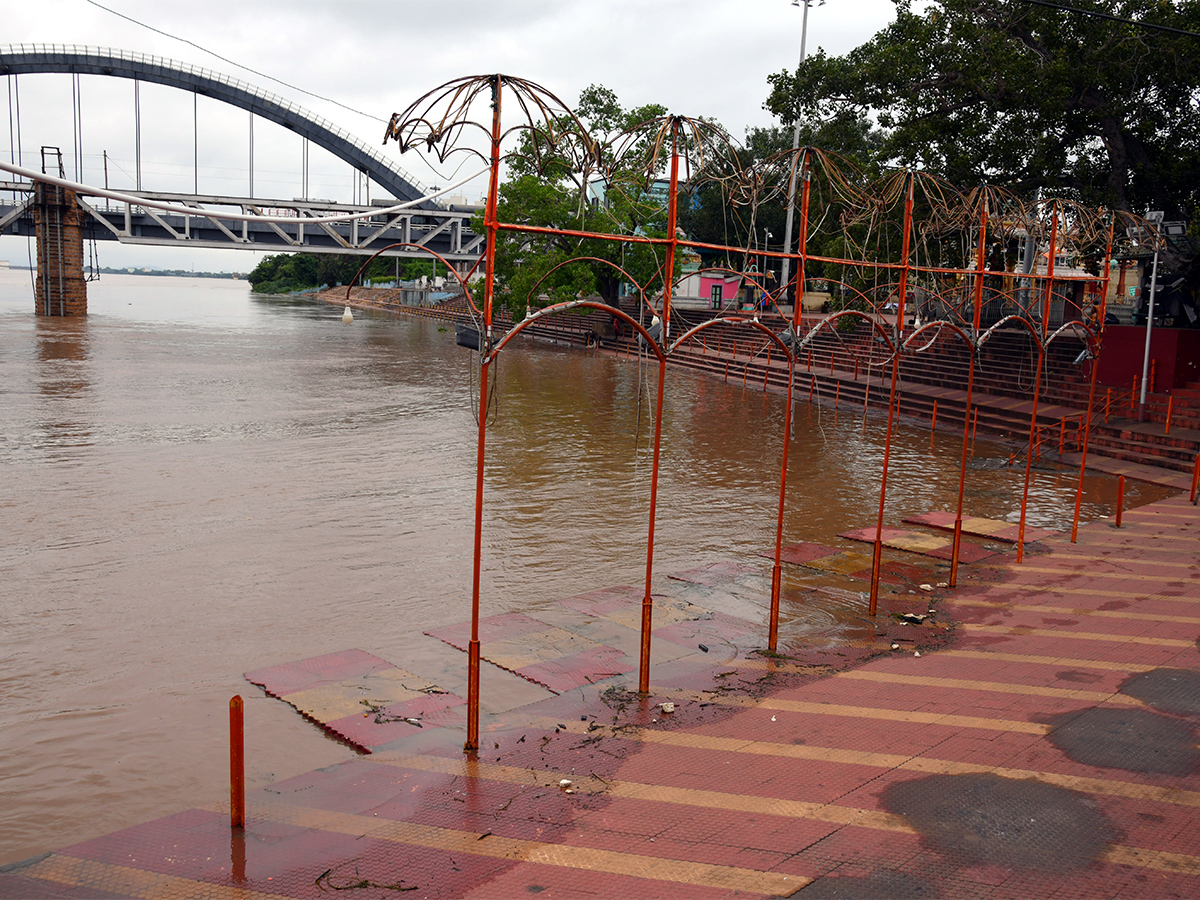 Heavy rain Rajamahendravaram Pics - Sakshi6