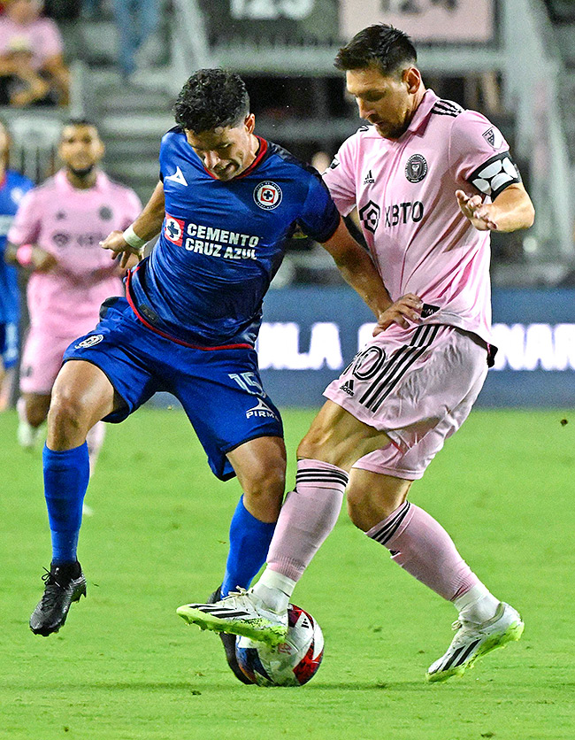 Lionel Messi Free Kick Goal In Debut Match For Inter Miami FC - Sakshi25