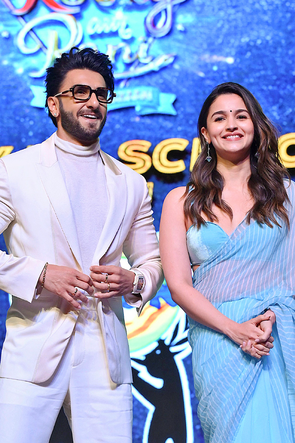 Rocky Aur Rani Kii Prem Kahaani Promotions By Ranveer Singh And Alia Bhatt Photos - Sakshi4