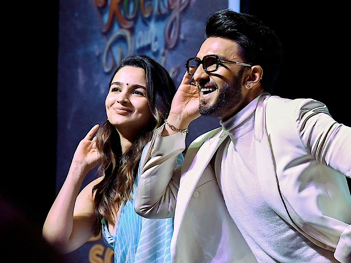 Rocky Aur Rani Kii Prem Kahaani Promotions By Ranveer Singh And Alia Bhatt Photos - Sakshi6