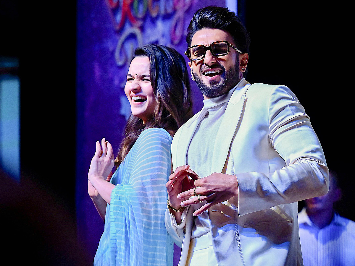 Rocky Aur Rani Kii Prem Kahaani Promotions By Ranveer Singh And Alia Bhatt Photos - Sakshi8