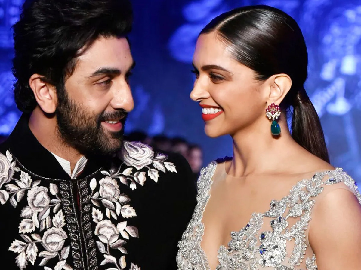 Deepika and Ranbir Kapoor at Manish Malhotra Mijwan 2018 Rare Photos - Sakshi2