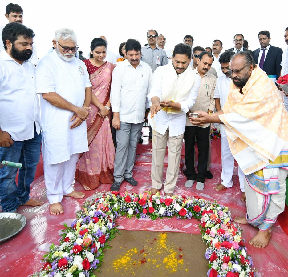 CM Jagan Lay Foundation for Amaravati CRDA Houses - Sakshi1