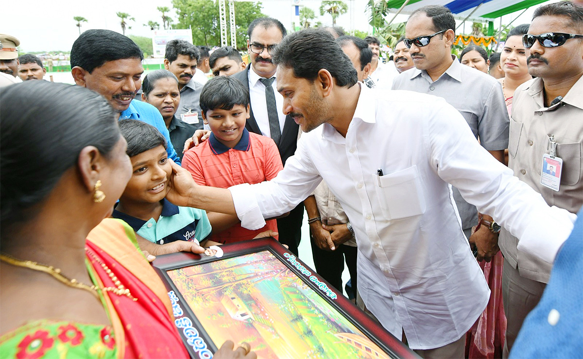 CM Jagan Lay Foundation for Amaravati CRDA Houses - Sakshi12