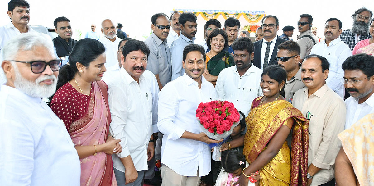 CM Jagan Lay Foundation for Amaravati CRDA Houses - Sakshi17