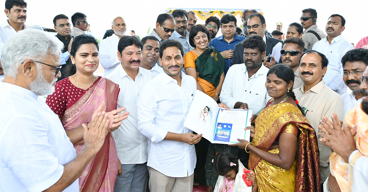 CM Jagan Lay Foundation for Amaravati CRDA Houses - Sakshi18