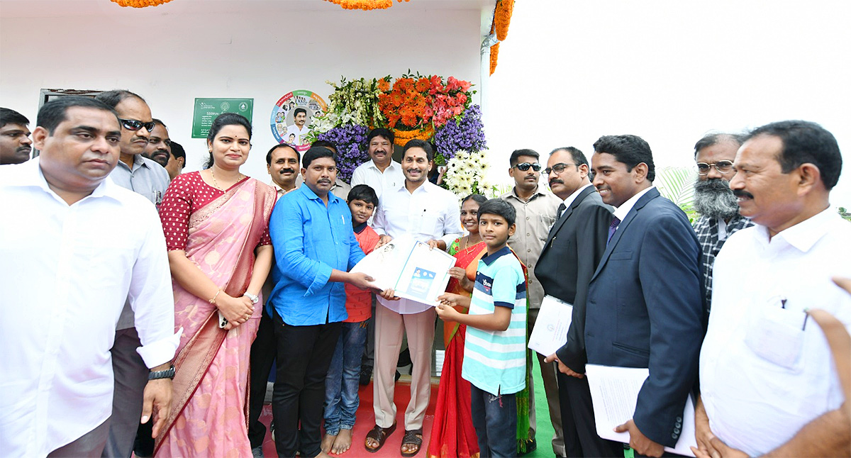 CM Jagan Lay Foundation for Amaravati CRDA Houses - Sakshi19