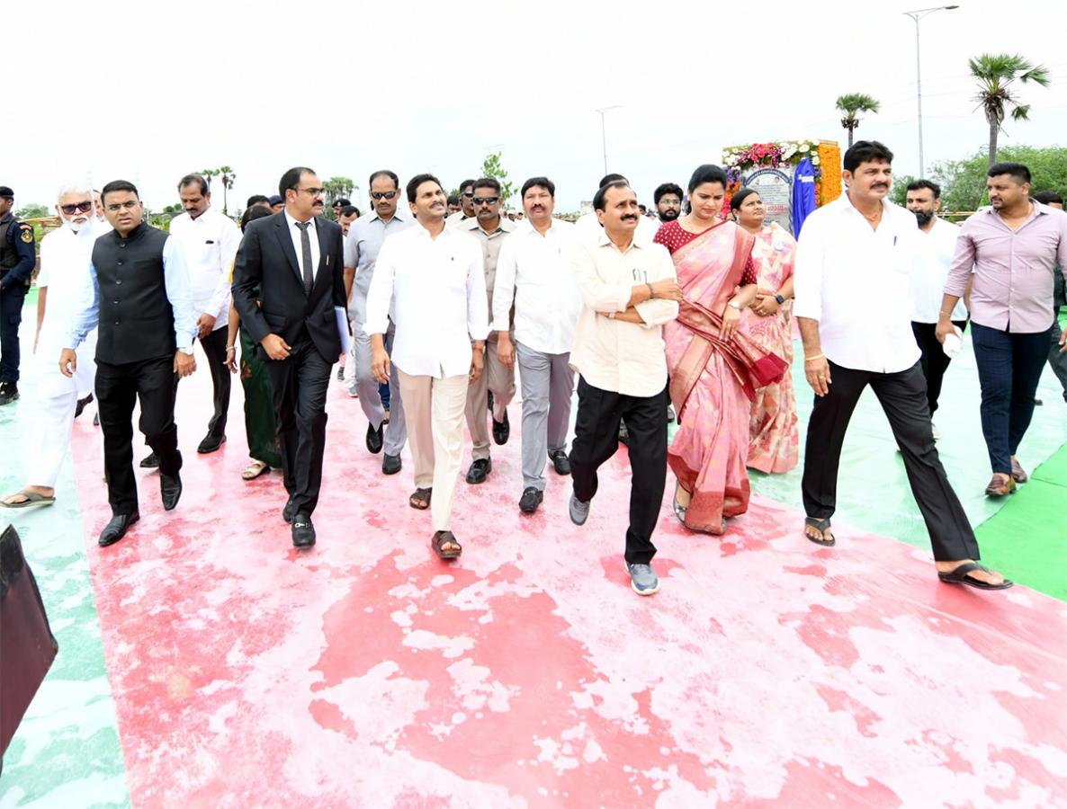 CM Jagan Lay Foundation for Amaravati CRDA Houses - Sakshi25