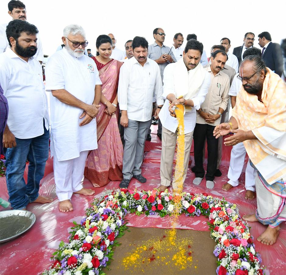 CM Jagan Lay Foundation for Amaravati CRDA Houses - Sakshi3