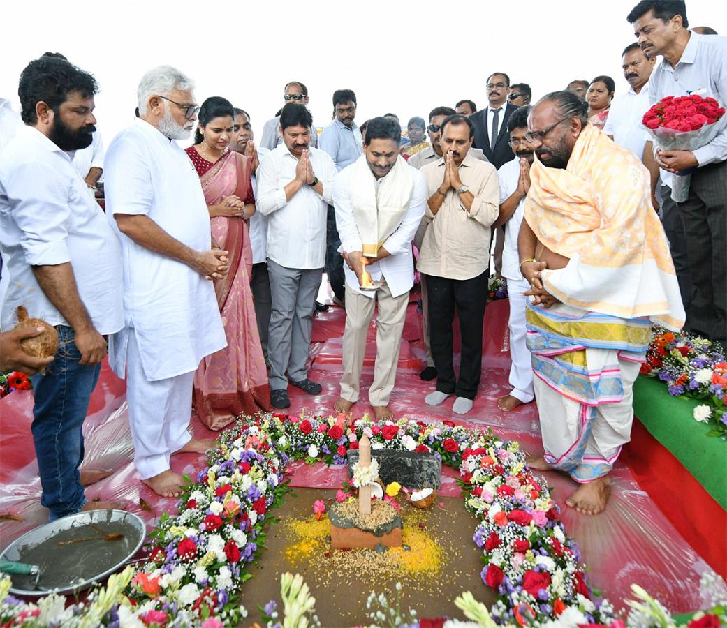 CM Jagan Lay Foundation for Amaravati CRDA Houses - Sakshi4