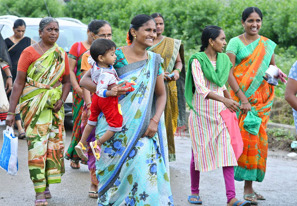 CM Jagan Lays Foundation Stone for Poor People Houses In Krishnayapalem - Sakshi11