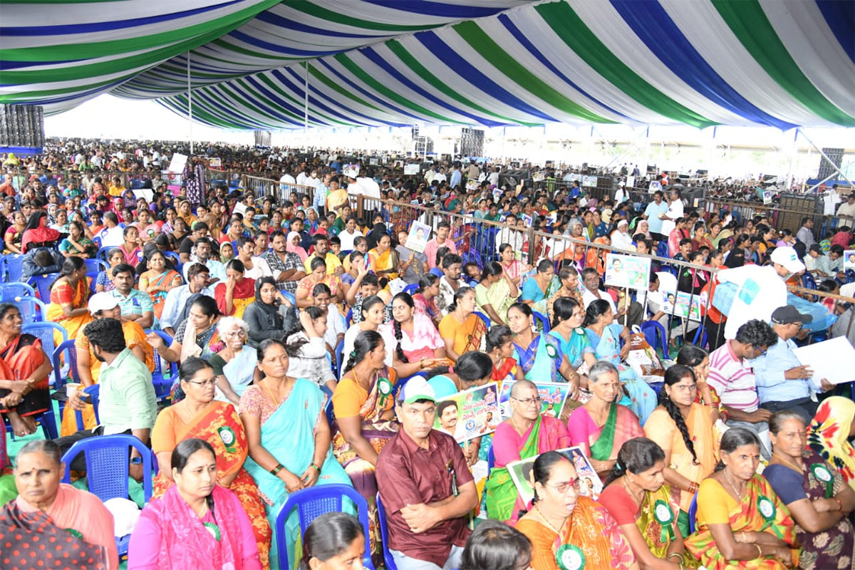 CM Jagan Lays Foundation Stone for Poor People Houses In Krishnayapalem - Sakshi14