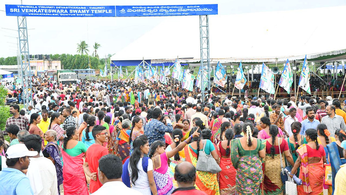 CM Jagan Lays Foundation Stone for Poor People Houses In Krishnayapalem - Sakshi17