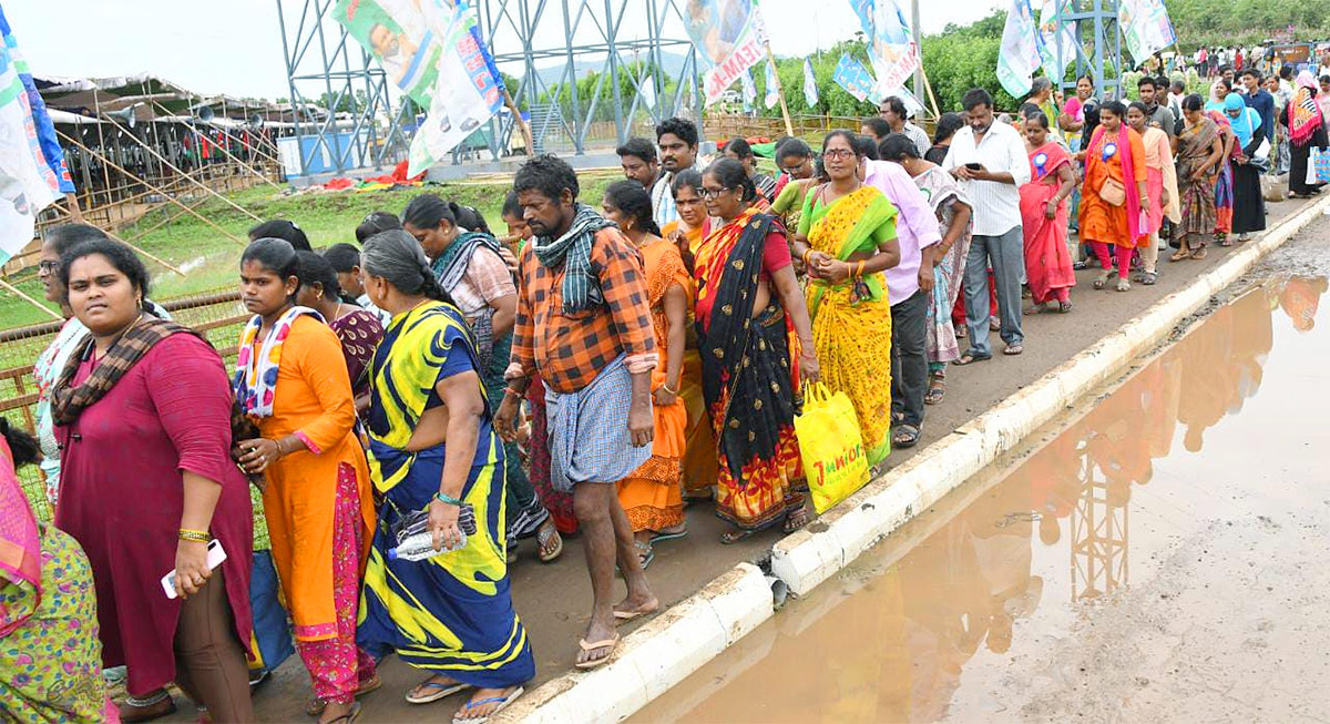 CM Jagan Lays Foundation Stone for Poor People Houses In Krishnayapalem - Sakshi18