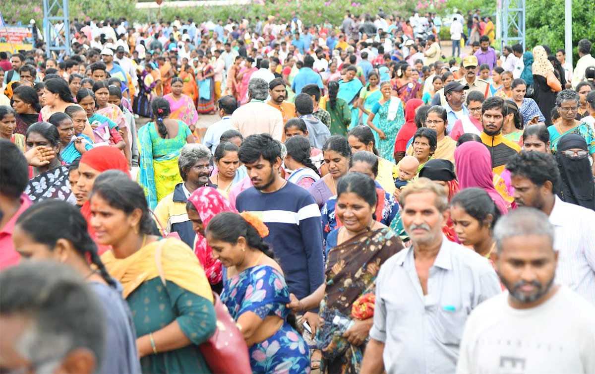 CM Jagan Lays Foundation Stone for Poor People Houses In Krishnayapalem - Sakshi19