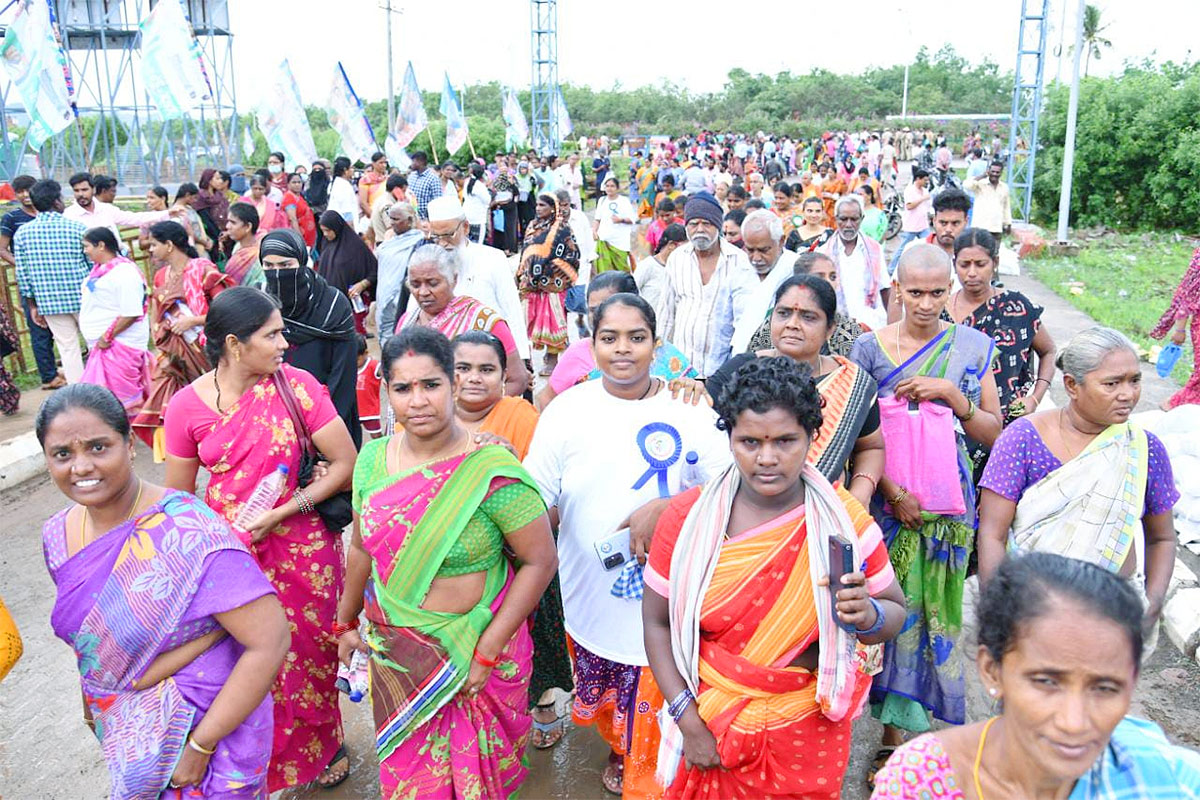 CM Jagan Lays Foundation Stone for Poor People Houses In Krishnayapalem - Sakshi4