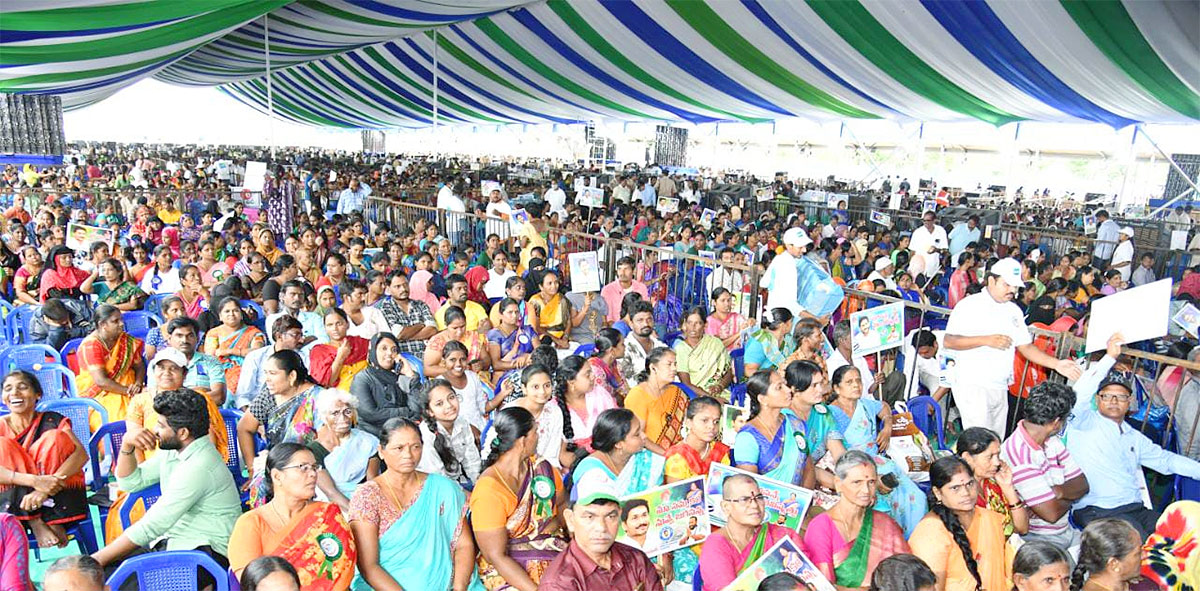 CM Jagan Lays Foundation Stone for Poor People Houses In Krishnayapalem - Sakshi6