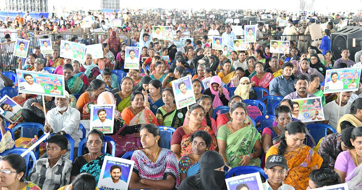 CM Jagan Lays Foundation Stone for Poor People Houses In Krishnayapalem - Sakshi7