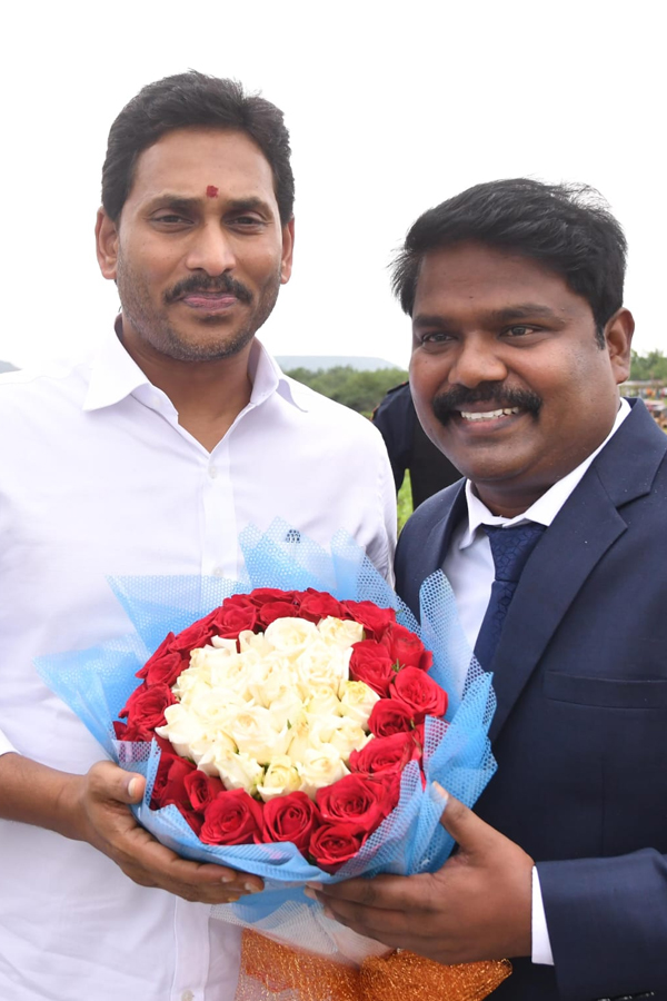 CM Jagan Attends public meeting In Venkatapalem Photo Gallery - Sakshi4