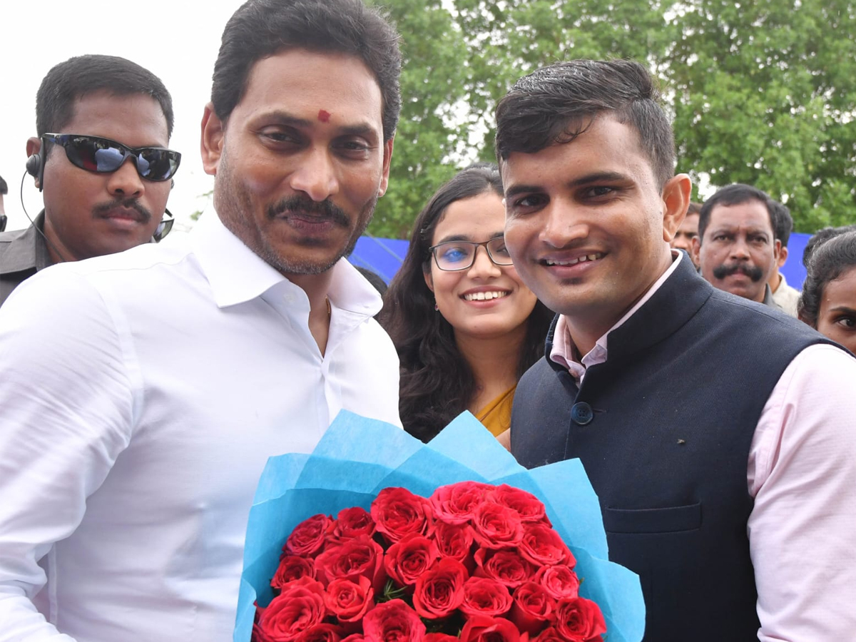 CM Jagan Attends public meeting In Venkatapalem Photo Gallery - Sakshi11