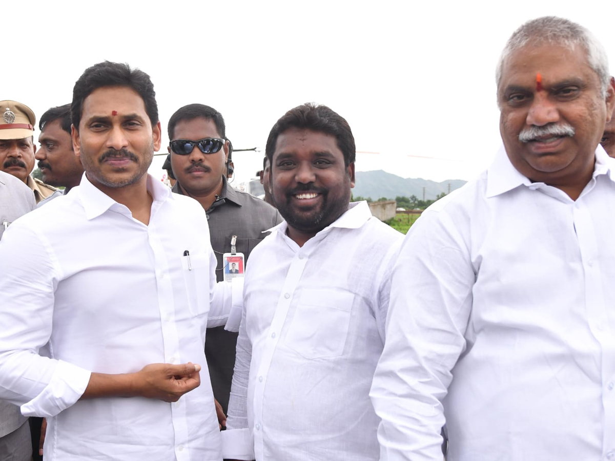 CM Jagan Attends public meeting In Venkatapalem Photo Gallery - Sakshi13