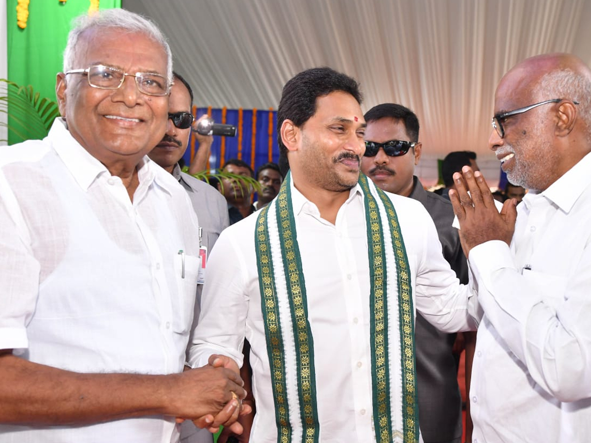 CM Jagan Attends public meeting In Venkatapalem Photo Gallery - Sakshi14