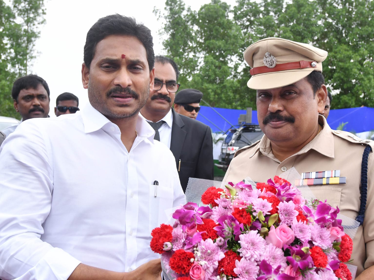 CM Jagan Attends public meeting In Venkatapalem Photo Gallery - Sakshi15