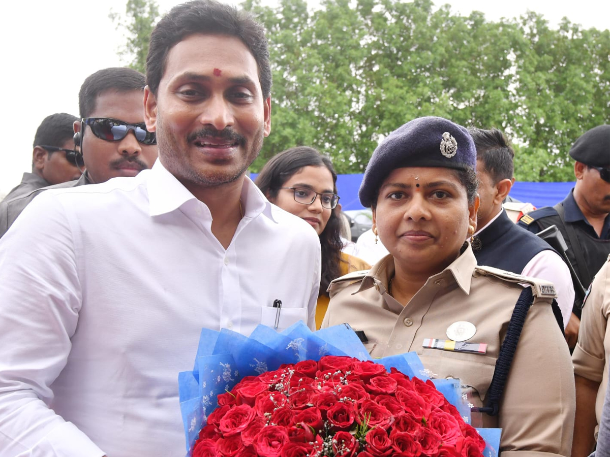 CM Jagan Attends public meeting In Venkatapalem Photo Gallery - Sakshi17