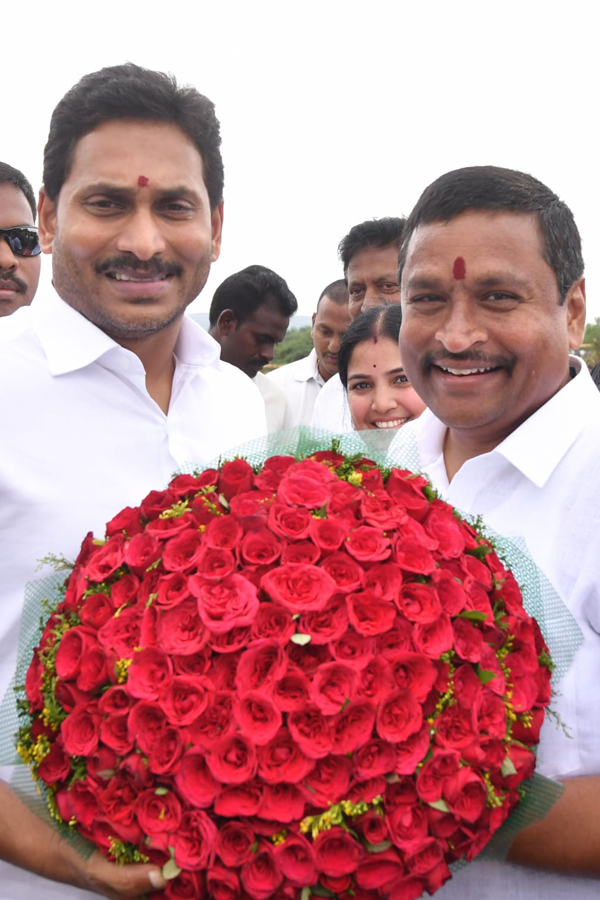 CM Jagan Attends public meeting In Venkatapalem Photo Gallery - Sakshi8