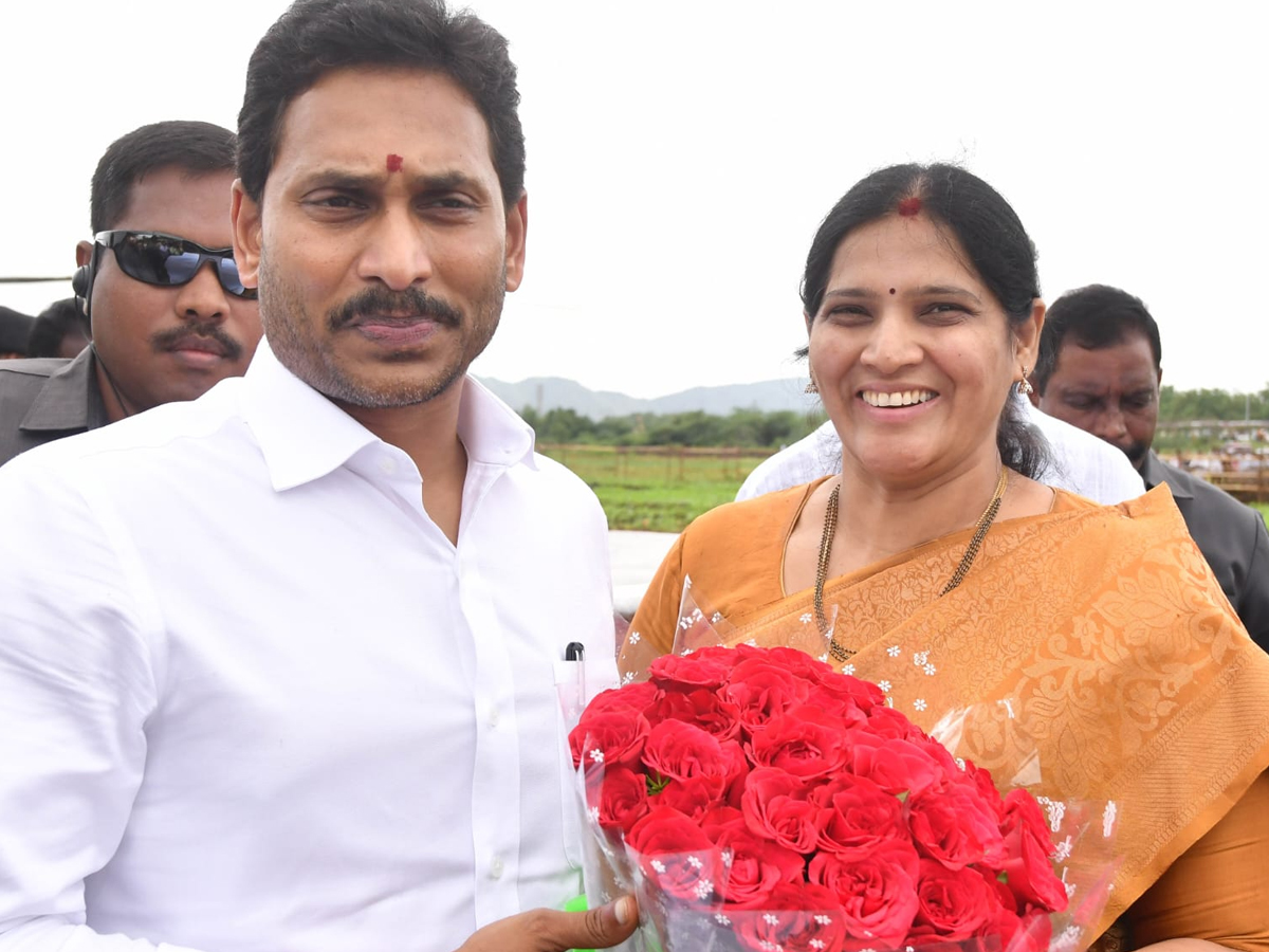 CM Jagan Attends public meeting In Venkatapalem Photo Gallery - Sakshi19