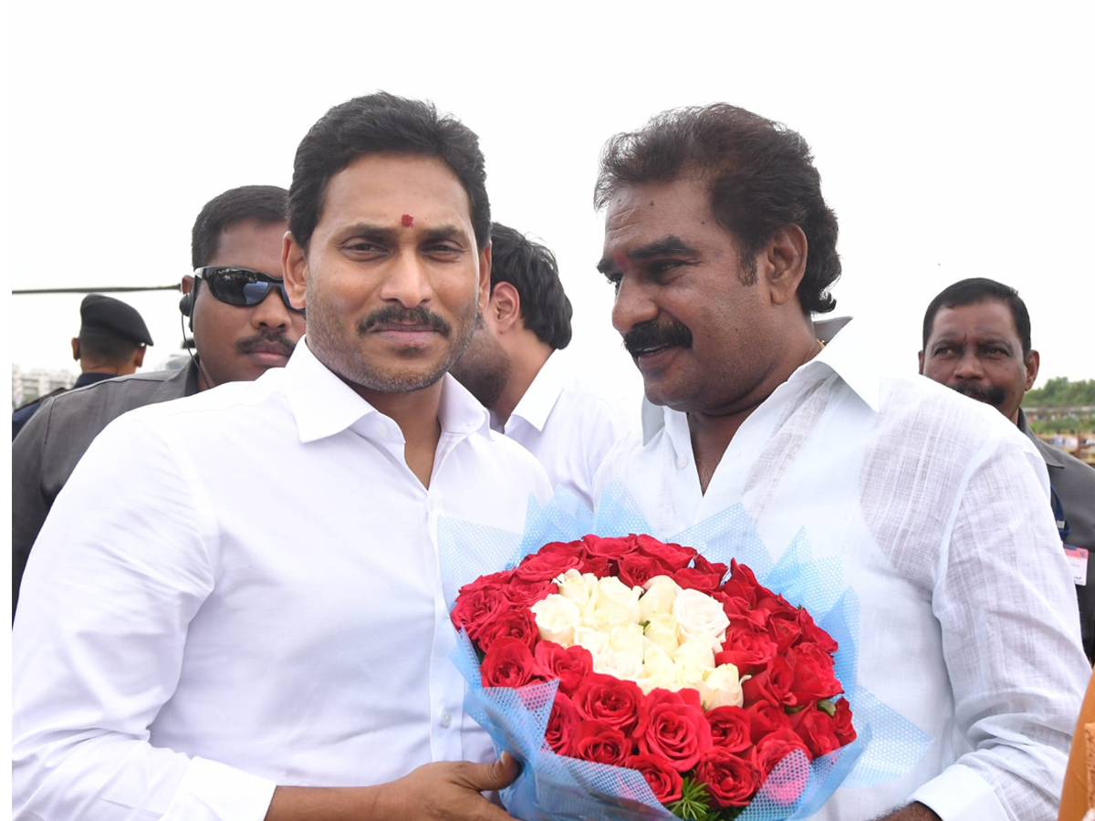 CM Jagan Attends public meeting In Venkatapalem Photo Gallery - Sakshi18