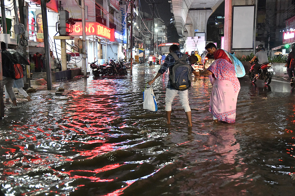 hyderabad rains update pics - Sakshi1